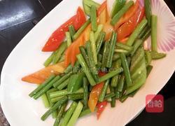 蒜苔辣椒炒腊肠的做法图解5