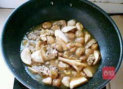 板栗焖鸡的做法图解7