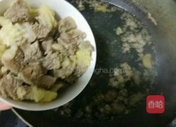 清汤牛肉炖萝卜的做法图解1