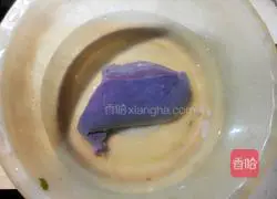 Illustration of how to make loofah, pork liver and lean meat soup 2