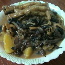 东北蘑菇炖鸡爪子的做法[图]