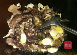 东北蘑菇炖鸡爪子的做法图解8