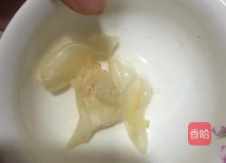 花胶圆肉杞子炖鸡腿的做法图解2