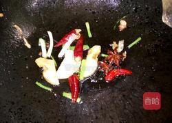 鲫鱼炖豆腐贴饼子的做法图解6