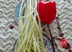 甜椒炒韭黄的做法图解1