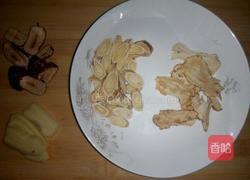 当归黄芪乌鸡汤的做法图解2