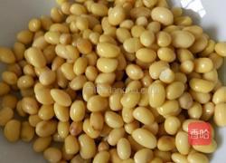 黄豆玉米豆浆的做法图解1