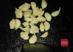 蒜粒炒云耳的做法图解4