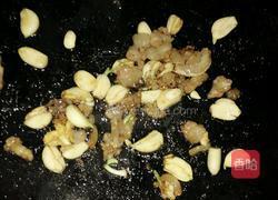 蒜粒炒云耳的做法图解5
