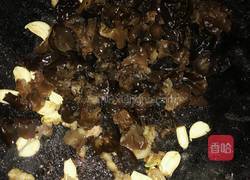 蒜粒炒云耳的做法图解6