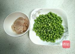 豌豆炒肉丁的做法图解1
