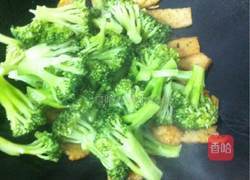 肉卷炒西兰花的做法图解8