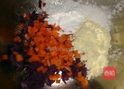 胡萝卜餐包（棕心紫薯、香葱鱼板）的做法图解1