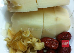 百合莲藕龙骨汤的做法图解4