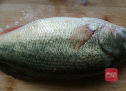 剁椒鲈鱼的做法图解1