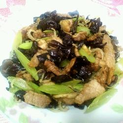 改良版木耳炒肉的做法[图]