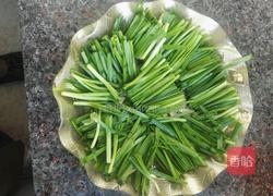 韭菜炒鱿鱼的做法图解1