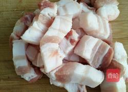 红烧肉炖豆角的做法图解1