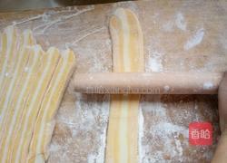 胡萝卜双色蝴蝶面的做法图解8