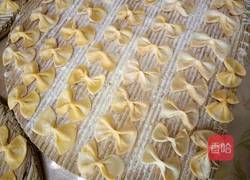 胡萝卜双色蝴蝶面的做法图解12