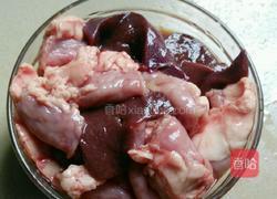 白菜粉肠猪肝汤的做法图解2