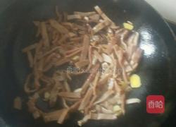 芹菜炒墨鱼的做法图解6