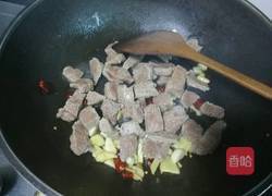 土豆烧牛肉的做法图解6