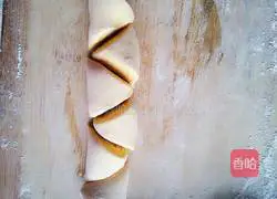 Illustration of how to make pumpkin flower roll steamed buns 9