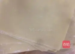 Illustration of how to make leek wontons 6