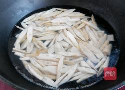 笋尖炒肉的做法图解3