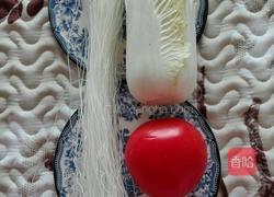 娃娃菜粉丝炒番茄的做法图解1