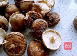 山药香菇排骨汤的做法图解3