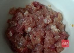 瘦肉胡萝卜玉米饺子的做法图解1