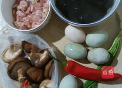 香菇，鸡蛋干锅的做法图解1