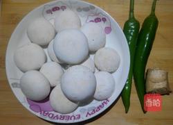 辣椒炒口蘑的做法图解1