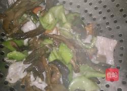 牛肝菌炒肉的做法图解1