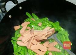 荷兰豆炒火腿肠的做法图解4