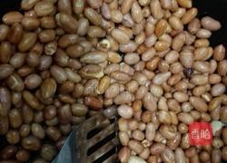 油酥花生米的做法图解1