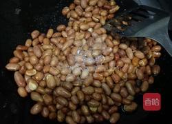 油酥花生米的做法图解2