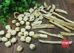 鱼胶莲子百合汤的做法图解1