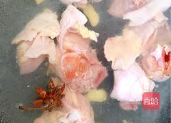 砂锅煲鸡腿蘑菇的做法图解1