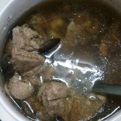 母鸭茶树菇枸杞汤的做法[图]