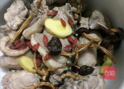 母鸭茶树菇枸杞汤的做法图解4