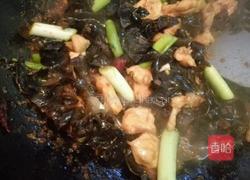 木耳炒鸡丁的做法图解7