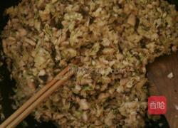 白菜香菇虾皮饺的做法图解3