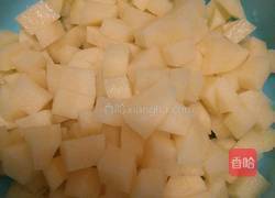 瘦肉土豆丁的做法图解1