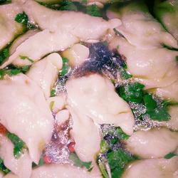 粉红宝宝酸汤五香水饺的做法[图]