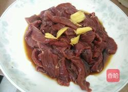 牛肉炒芥兰的做法图解1