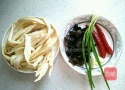木耳腐竹的做法图解1