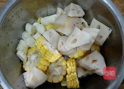 玉米排骨山药汤的做法图解2